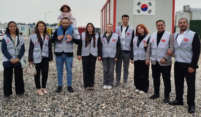 Genç Nesiller Derneği’nden K-19 Konteyner Kent'te çocuklara bayram hediyesi  - Videolu Haber