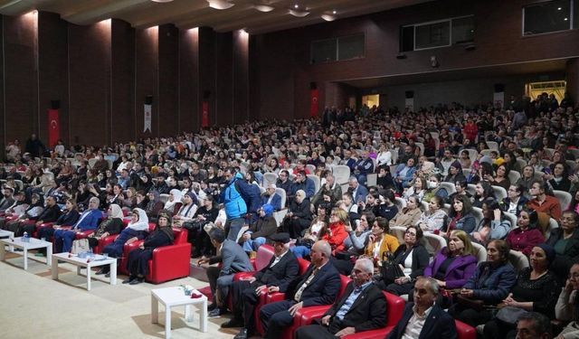 Kadın Korosundan unutulmaz 8 Mart konseri  - Videolu Haber