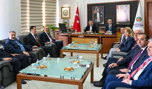 Malatya’da zirai don mağduriyeti! Bakan Yumaklı’dan ilk ziyaret