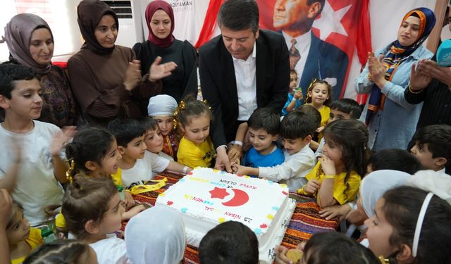 Çocuklarla uçurtma uçurup, pasta kesen Tutdere: 'Güzel bir Adıyaman’da yaşamanız için çalışıyoruz'  - Videolu Haber