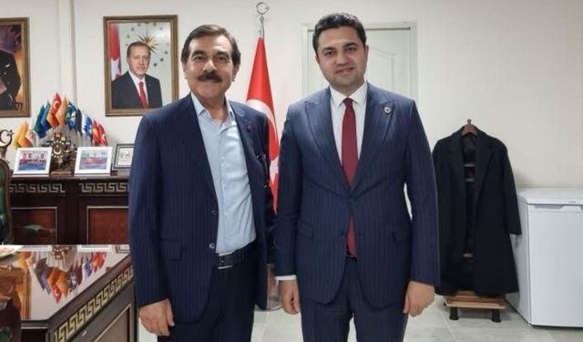 Gölbaşı Kaymakamı Tarık Buğra Seyhan, sanatçı Mehmet Seske’yi makamında ağırladı