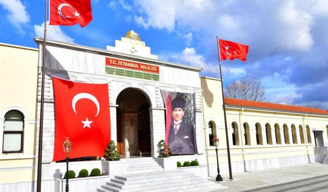 İstanbul Valiliği’nden deprem sonrası kritik uyarı: 'Hasarlı binalara girmeyin, trafiğe çıkmayın' 