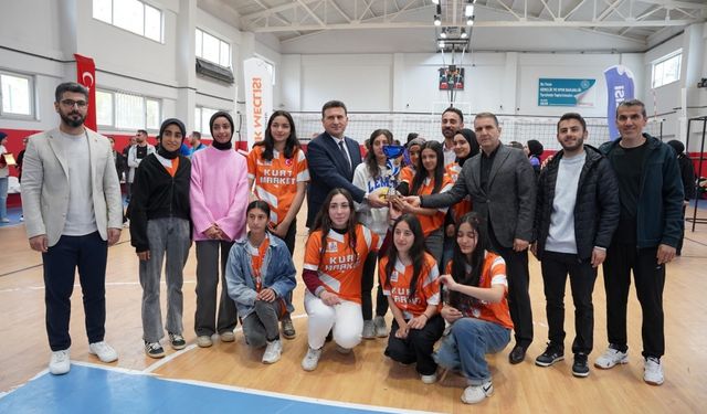 Kahta’da gençlik sporla buluştu: Turnuva finalleri coşkusu 
