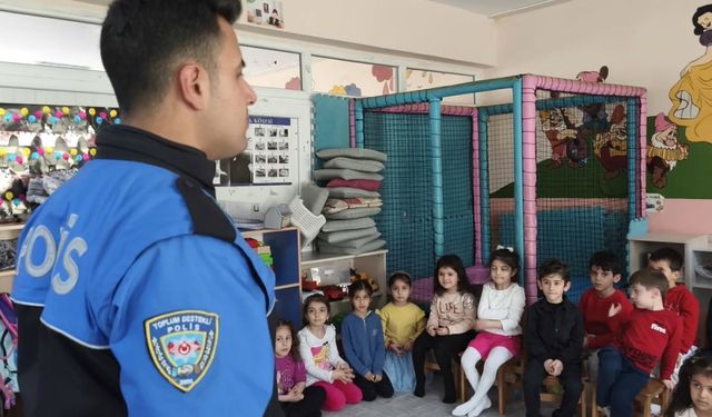 Kahta’da polis ekiplerinden anaokulu öğrencilerine eğitim
