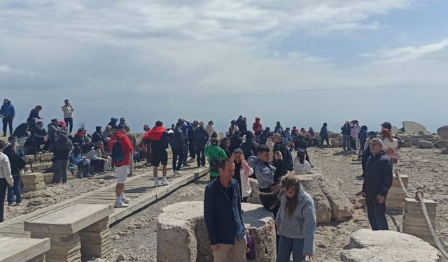 Nemrut Dağı'nda Ramazan Bayramı yoğunluğu
