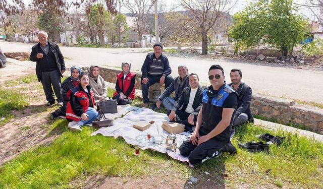 Polislerden ‘Pasta Bizden Çay Sizden’ ziyaretleri devam ediyor 