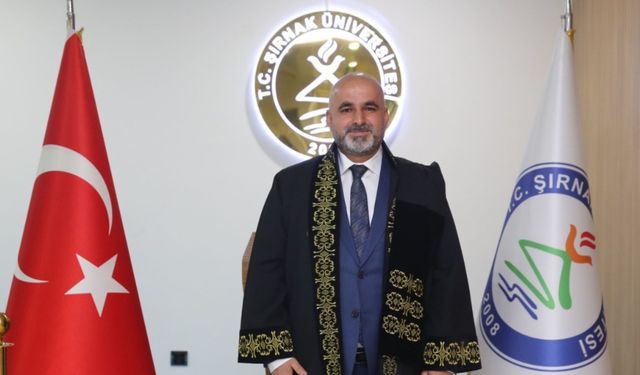 Prof. Dr. Fevzi Rençber profesörlük cübbesini giydi