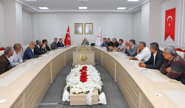 Vali Varol, köy muhtarlarıyla bir araya geldi 
