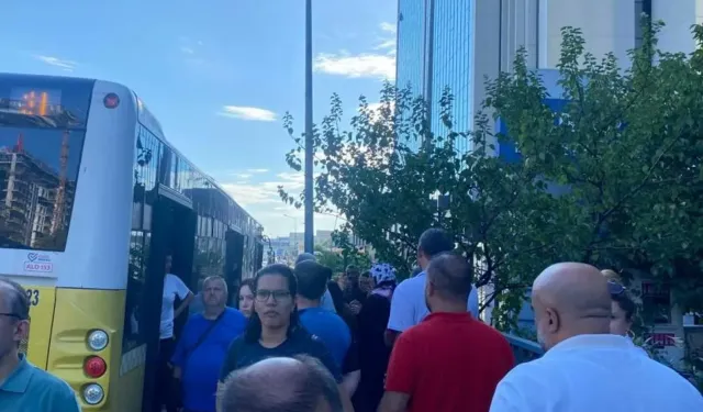 İstanbul'da özel halk otobüsleri kontak kapattı! Toplu ulaşım aksıyor!
