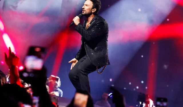 Megastar Tarkan Avrupa turnesinde büyülüyor