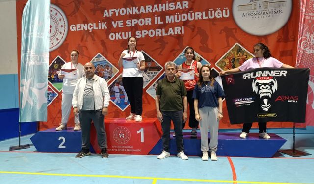 Besnili sporcular Afyonkarahisar’daki Muaythai Türkiye Şampiyonası’ndan 2 madalya ile döndü 