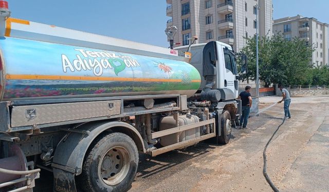 Adıyaman’da Belediyesi’nde temizlik mesaisi: 18 tanker, iki vardiya 