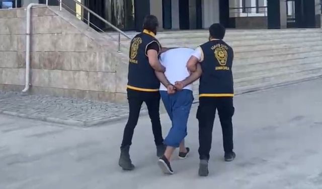 16 yıl 11 ay 15 gün hapis cezası ile aranan şahıs balkondan kaçmaya çalışırken yakalandı  - Videolu Haber