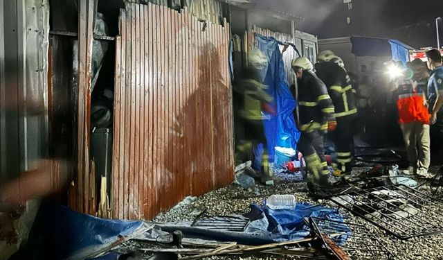 Adıyaman K19 Konteyner Kent’te elektrik kaçağı yangına neden oldu  - Videolu Haber