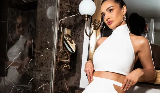 Elif Buse Doğan, Kıbrıs’ta sahne şovuyla büyüledi