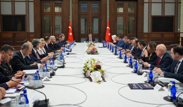 Cevdet Yılmaz: '2030'a kadar 81 ilimize dijital ikiz, 187 belediyeye akıllı şehir birimi kuracağız' 