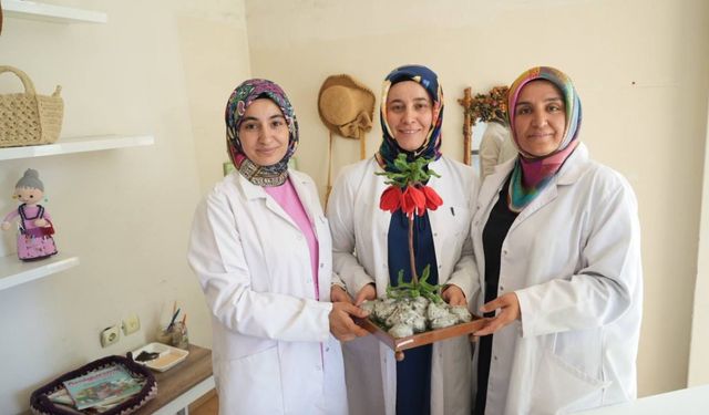 Kursiyer olarak başladılar, şimdi usta öğretici olarak kadınlara yol gösteriyorlar  - Videolu Haber