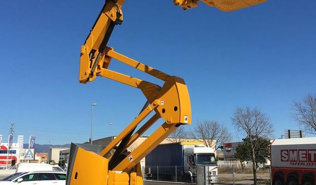 Yüksekte Güvenli Çalışma: Bursa'da Manlift (Makaslı Platform) Operatör Belgesi Eğitimi Başladı!