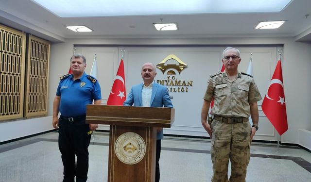 Adıyaman’da asayiş toplantısı: Son bir ayda 340 aranan şahıs yakalandı, 42 milyon TL ceza uygulandı  - Videolu Haber