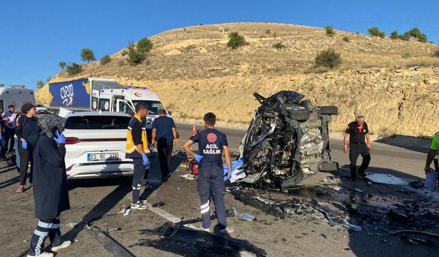 Malatya’nın Akçadağ ilçesinde can pazarı: 4 kişi hayatını kaybetti   - Videolu Haber