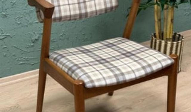 Dekoratif Aksesuarlarla Şık Sandalye Kullanımı