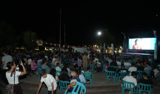 Adıyaman’da, açık hava sinemasına yoğun ilgi  - Videolu Haber