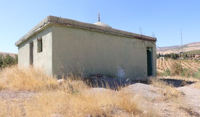 Adıyaman’da bulunan ‘Yel Baba’ Türbesi kaderine terk edildi  - Videolu Haber