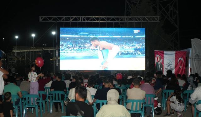 Adıyamanlılar, ‘12 Dev Adam coşkusunu’ dev ekranda yaşadı  