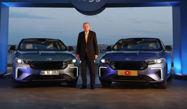 Cumhurbaşkanı Erdoğan’a Togg’un yeni modeli T10F hediye edildi