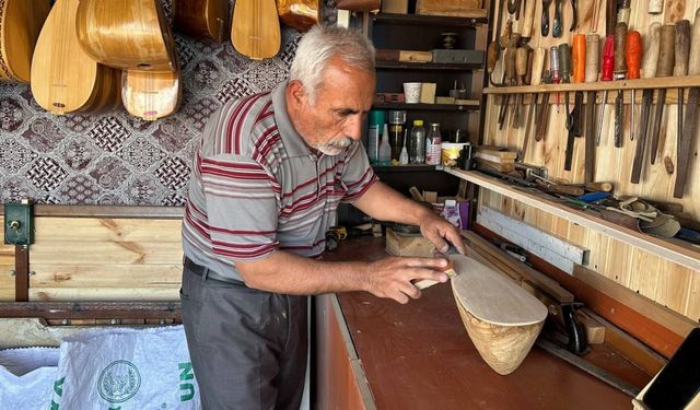 Saz ustası, Adıyaman Belediyesi’ne başvurdu: Sanatını yeniden icra etmeye başladı