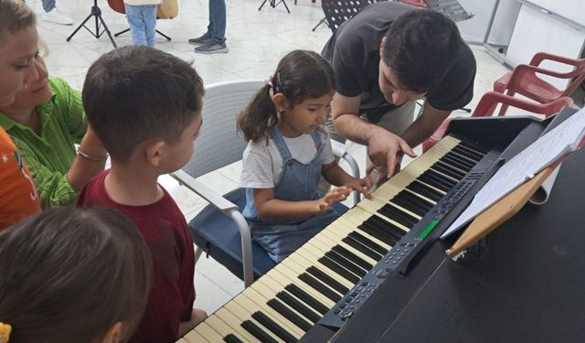 Adıyaman Belediye Konservatuarı'nda minik ellerden büyük sanat - Videolu Haber