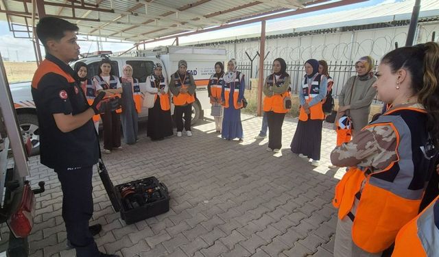 Adıyaman'da genç gönüllüler AFAD eğitimiyle olası afetlere hazırlanıyor