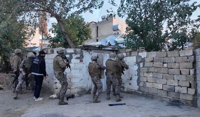 Adıyaman'da uyuşturucu operasyonu: 4 şüpheli tutuklandı - Videolu Haber