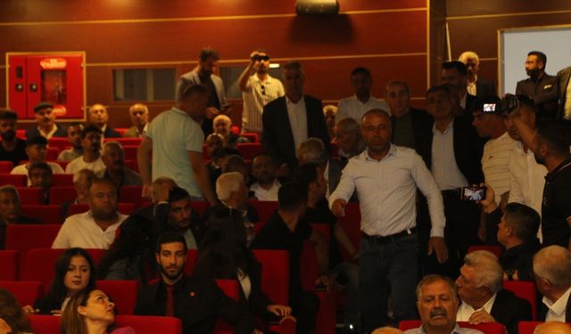 CHP Adıyaman İl Kongresi'nde gerginlik: Tutdere salondan ayrıldı, kongrede tansiyon yükseldi - Videolu Haber