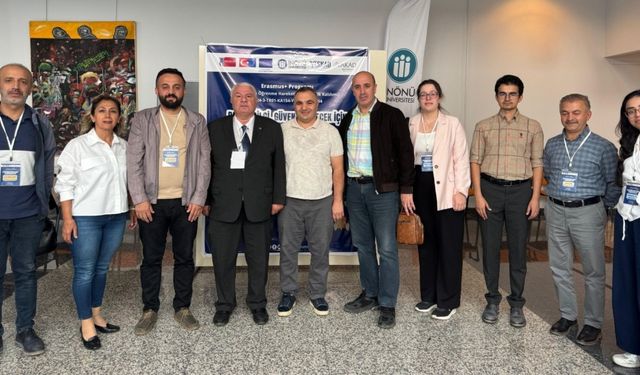 Gençler dezenformasyona karşı 'Doğru Bilgi, Güvenli Gelecek için Gençlik Katılım Zirvesi'nde buluştu