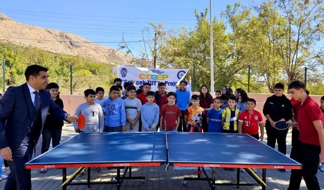 Tut'ta gençler masa tenisiyle buluşuyor