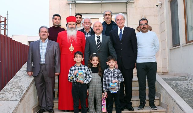 Adıyaman Valisi Osman Varol Noel Bayramı dolayısıyla Süryani Kadim Metropolitliğine Ziyarette Bulundu