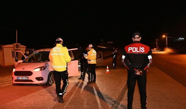 Adıyaman'da 'Huzurlu Sokaklar 23' uygulaması: 3 bini aşkın şahıs ve 739 araç kontrol edildi