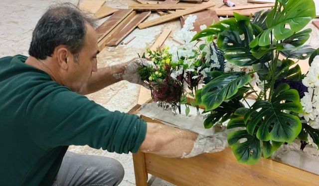 Atık malzemelerle okulu güzelleştiriyor: Samsat'ta temizlik görevlisinden örnek dönüşüm çalışması