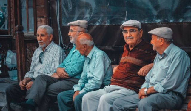Emeklilik yaşı yükseliyor: 2024 sonrası işe başlayanlar daha geç emekli olacak