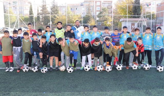 Haliliye Belediyesi'nin kış spor okullarında futbol eğitimleri sürüyor - Videolu Haber