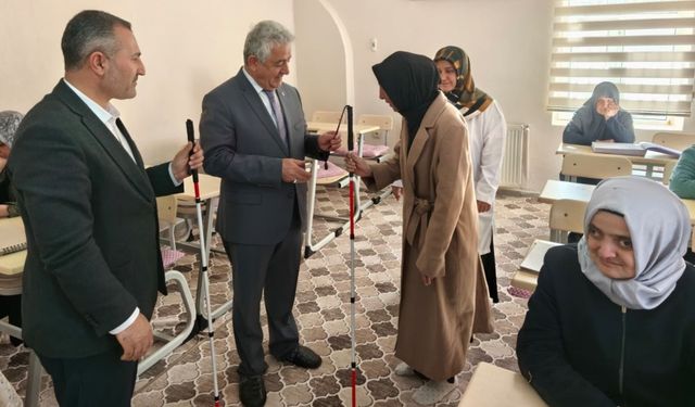 İl Müftüsü Mevlüt Haliloğlu'ndan Görme Engelliler Kur'an Kursu'na ziyaret