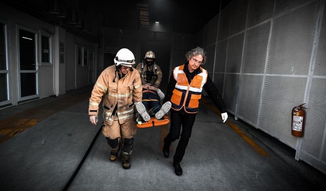 İzmir'de deprem ve yangın tatbikatı gerçekleştirildi