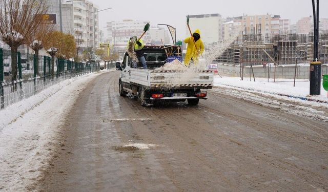 Kahta Belediyesi'nden kar mesaisi: Toplu taşıma ücretsiz