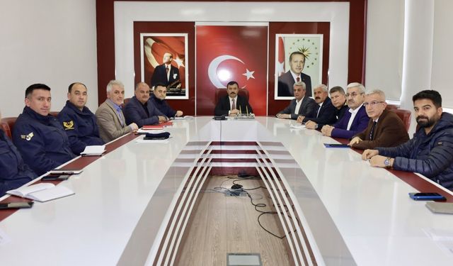 Kahta'da orta ve ağır hasarlı binaların yıkımıyla ilgili toplantı gerçekleştirildi