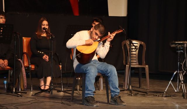 Kahta'da özel gereksinimli bireylerin sahne performansı büyük beğeni topladı