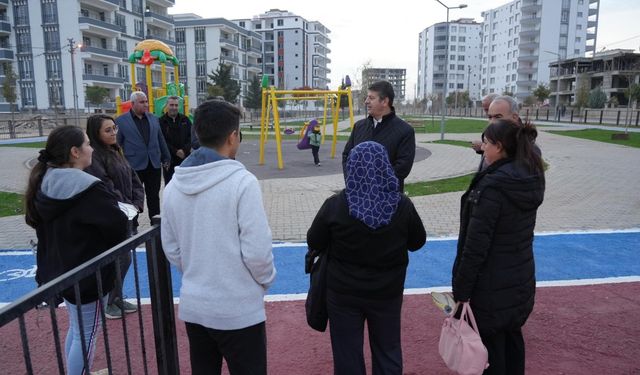 Tutdere, Yunus Emre Mahallesi'ndeki park çalışmalarını yerinde inceledi