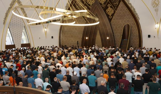 Üç aylar başladı, Regaip kandili bugün: Regaip kandili nedir? Regaip kandili nasıl idrak edilir?