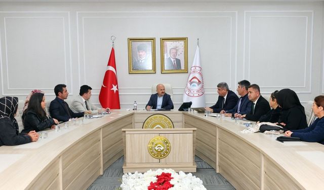 Vali Osman Varol, iş arayan vatandaşların taleplerini dinledi