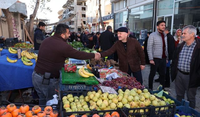 Vali Osman Varol, Turgut Reis Semt Pazarı esnafıyla buluştu
